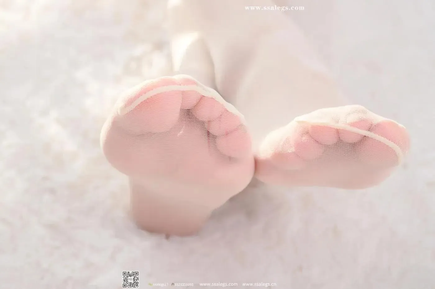 [SSA丝社]超清写真 NO.401 素素阳光明媚的窗边亮闪闪开档肉丝(上) [67P]插图6